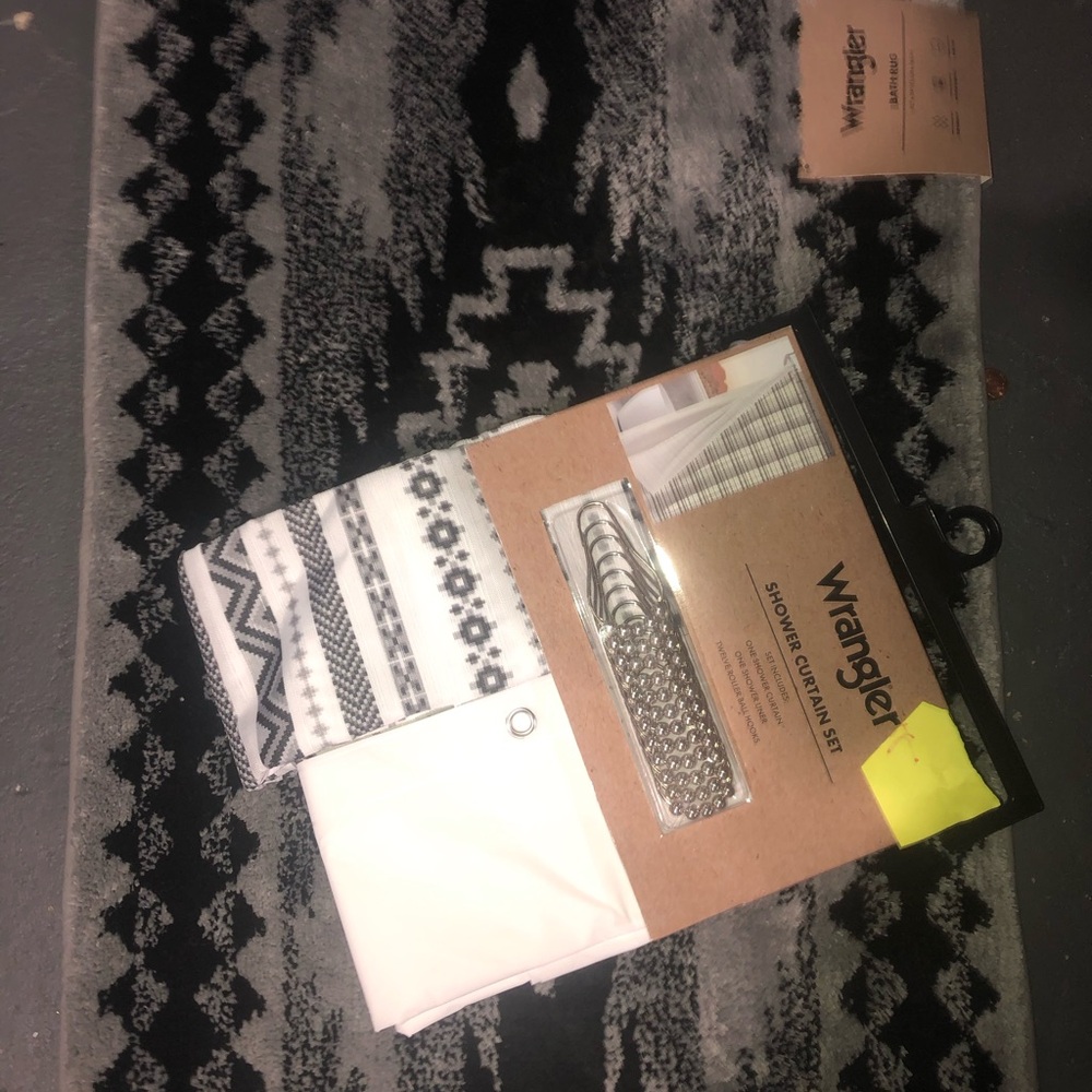 🖤 Wrangler  Geometric Bath Curtain Set and bath rug